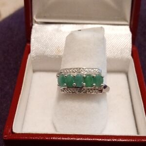 Elegant Silver and Green Gemstone Ring
